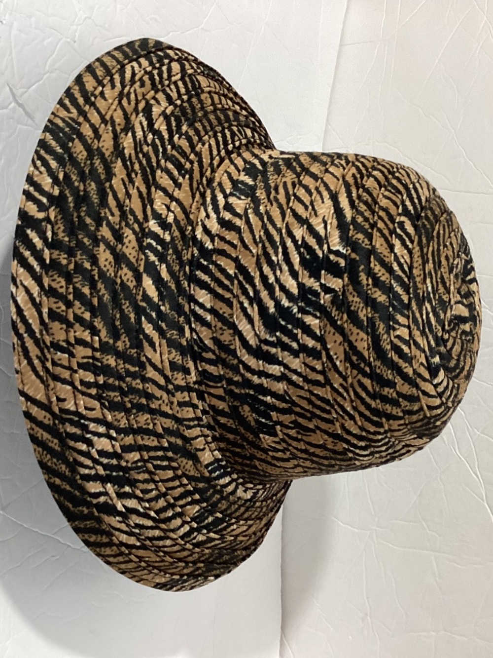 SOMETHING SPECIAL LA ONE SIZE HAT BLACK BROWNE ANIMAL PRINT 100% POLYESTER